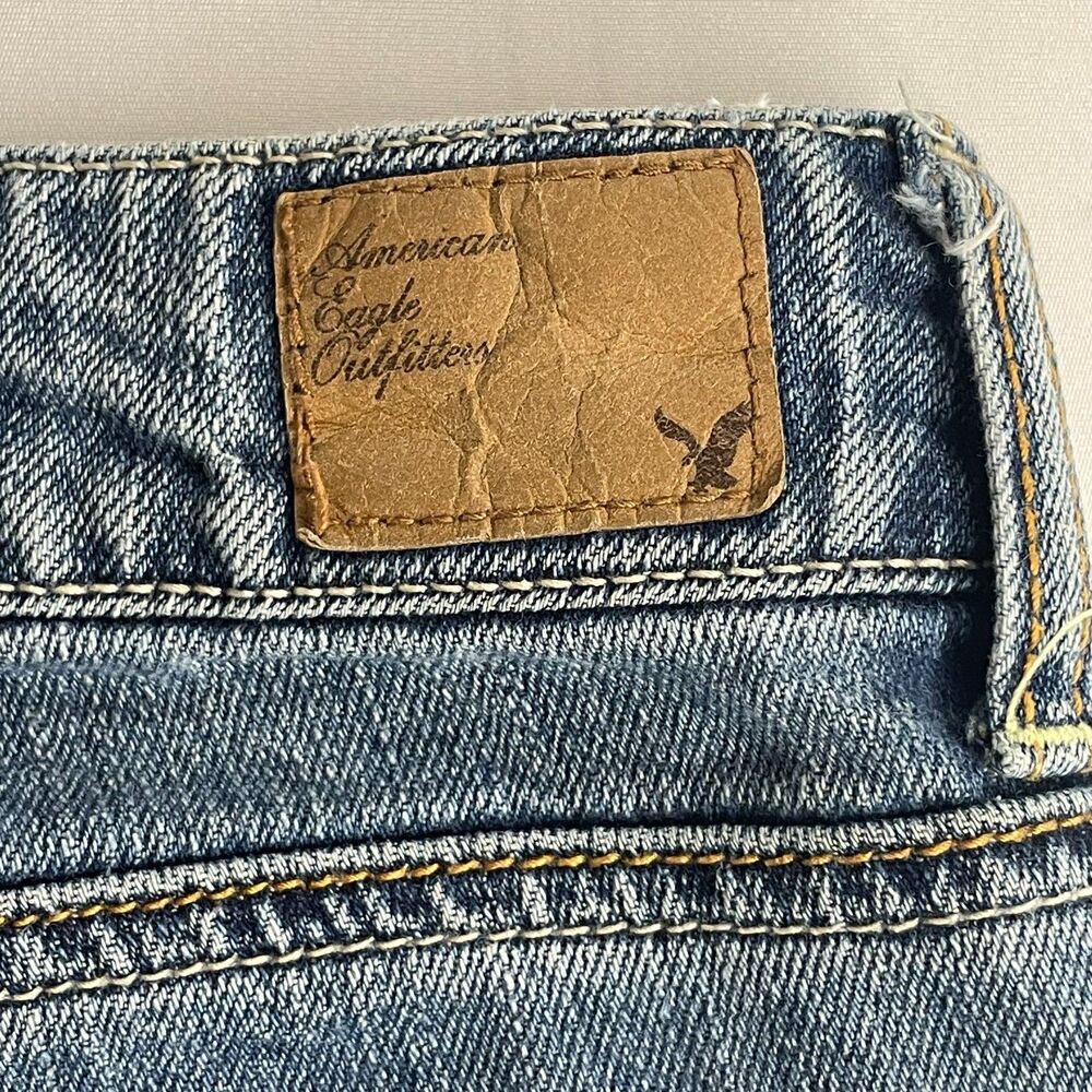 AE Favorite Boyfriend Jeans Distressed Medium Wash Stretch Size 10 Short - Picture 3 of 9